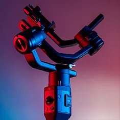 Second editorial detail image used beside the main hero visual.